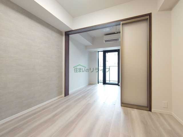 ベルファース神田神保町の居間写真