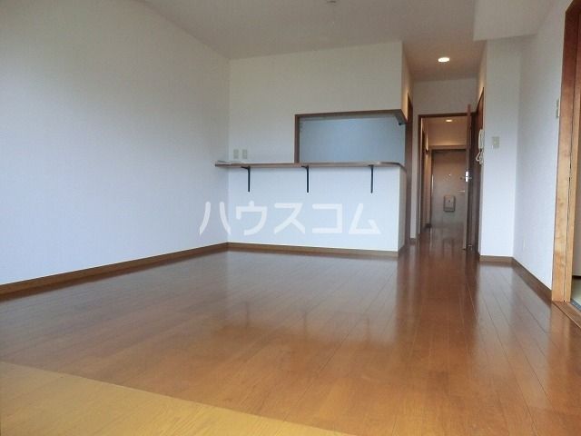 アースフォーガルの居間写真
