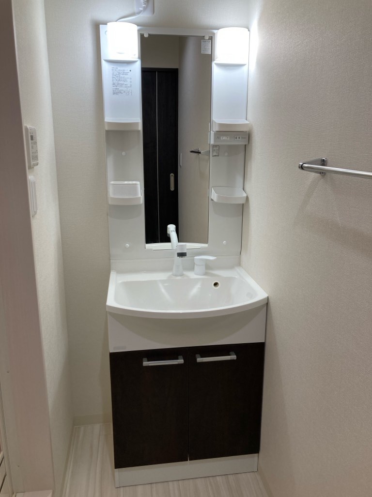 洗面設備　同建築会社の別物件写真（参考写真）です。