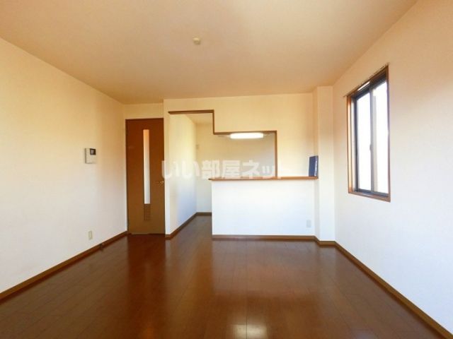 C.F HEIGHTS Kの居間写真