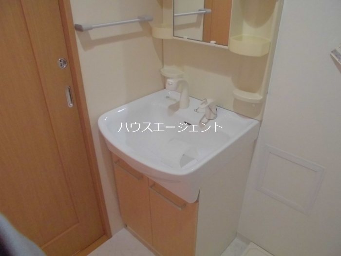 洗面設備　独立洗面台付きは人気条件の一つですね！