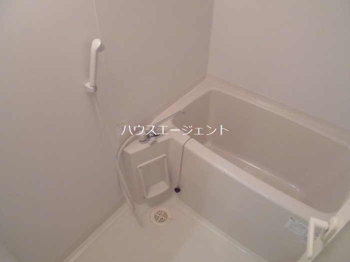 バス・シャワールーム　バストイレ別なので落ち着いて過ごせますね。