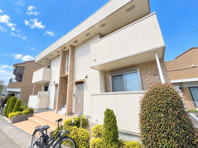 建物外観　敷地内に駐車場があります！