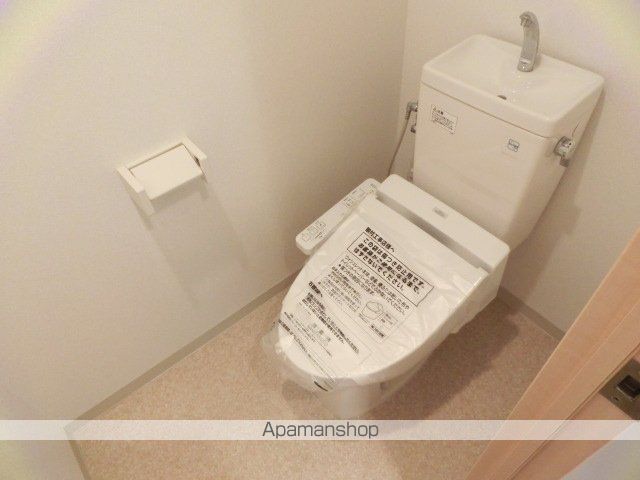 地下鉄御堂筋線 東三国駅 徒歩6分 8階建 築22年のトイレ写真