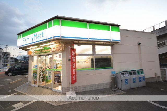 コンビニ　ファミリーマート（コンビニ）まで600m