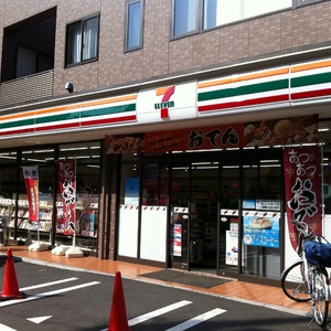 コンビニ　セブンイレブン渋谷代々木1丁目店（コンビニ）まで203m