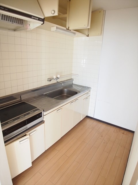 東京メトロ千代田線 町屋駅 徒歩6分 10階建 築37年のキッチン写真