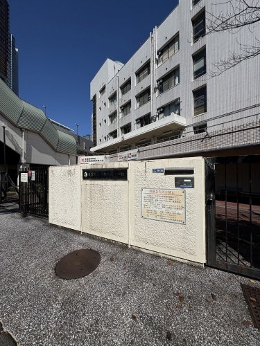 高校・高専　東京都立六本木高等学校（高校・高専）まで326m