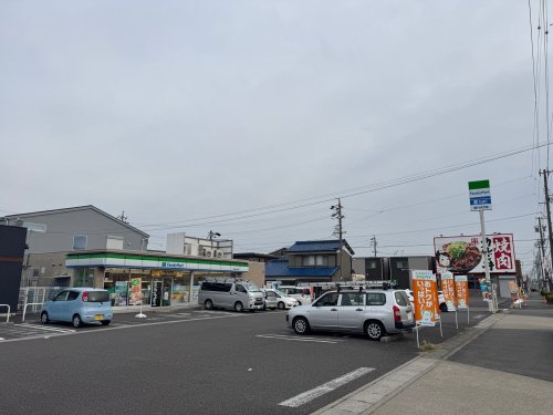 コンビニ　ファミリーマート北名古屋区九之坪店（コンビニ）まで705m