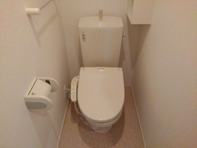 ＪＲ宇都宮線 古河駅 徒歩17分 3階建 築11年のトイレ写真