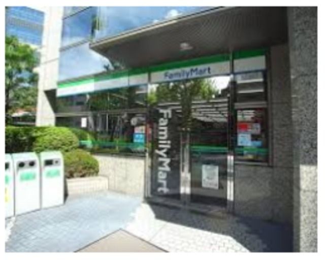 コンビニ　ファミリーマート新宿アイタウン店（コンビニ）まで641m