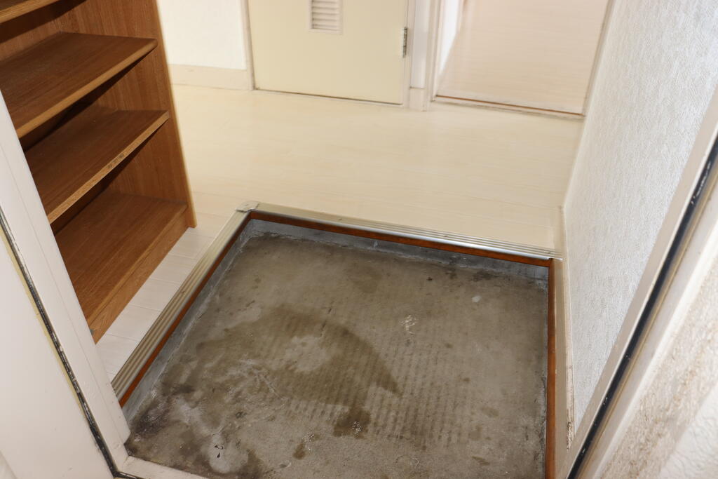 諏訪台マンションの玄関写真