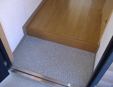 玄関　※別部屋の参考写真です。
