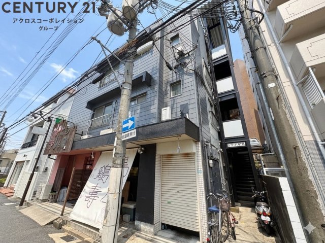建物外観　外壁タイル貼りのおしゃれな外観です。