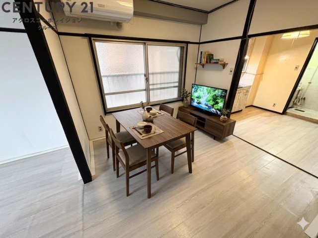 居室・リビング　画像中の家具はAIによって配置加工されているため付属しません