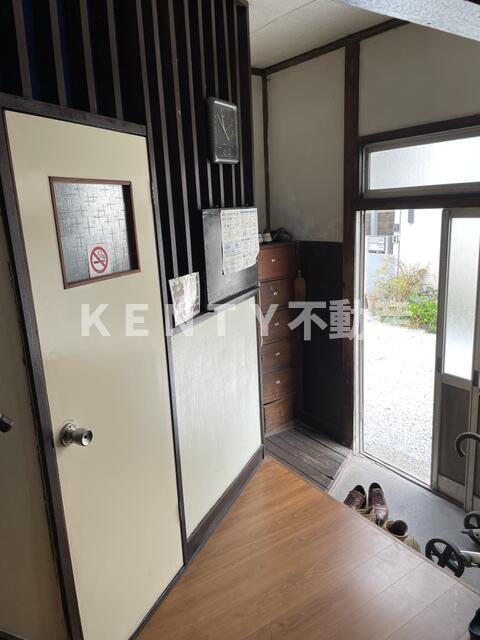 エントランス　建物の内部です
