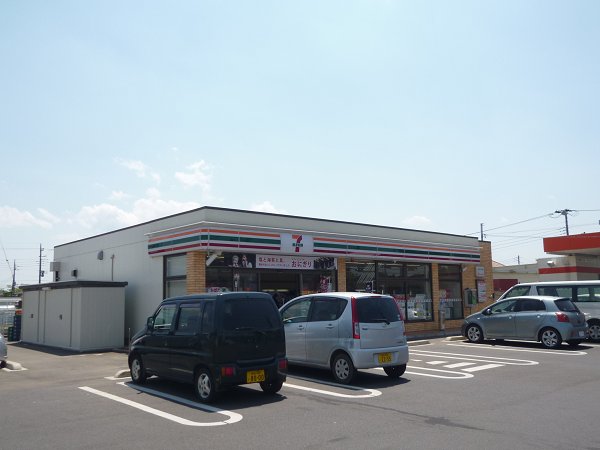 コンビニ　セブンイレブン（コンビニ）まで590m