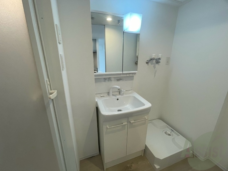 洗面設備　洗面台。朝の身支度はここでばっちり決めましょう。