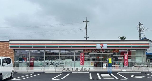 コンビニ　セブンイレブン（コンビニ）まで379m