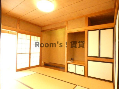 磐田見付貸家の居間写真