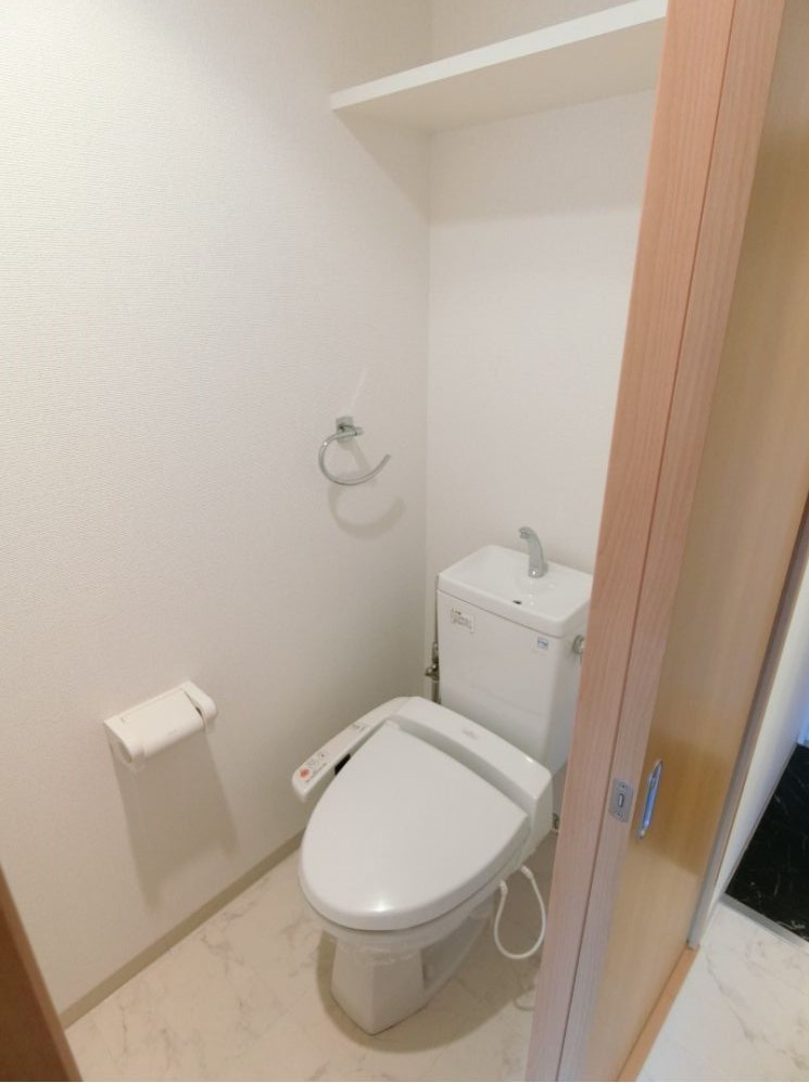 仙台市地下鉄東西線 大町西公園駅 徒歩6分 14階建 築21年のトイレ写真