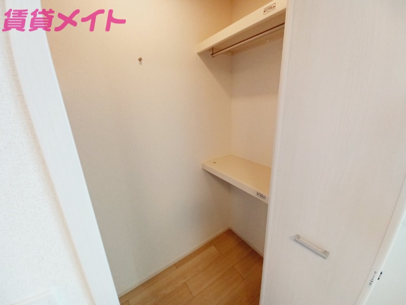 収納　同型参考写真