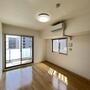 居室・リビング　窓が二つの明るい角部屋です♪