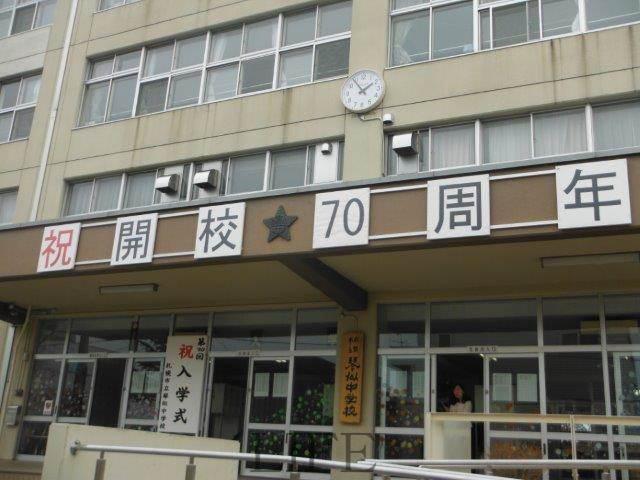中学校　札幌市立琴似中学校（中学校）まで964m