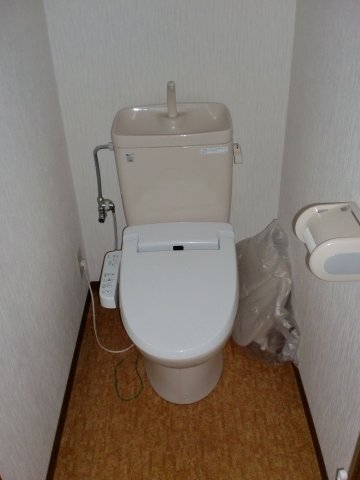 阪急京都線 長岡天神駅 徒歩13分 3階建 築28年のトイレ写真
