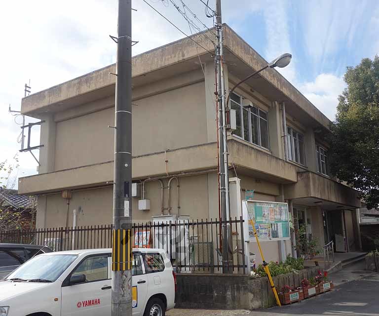 役所　京都市南区　久世出張所（役所）まで300m