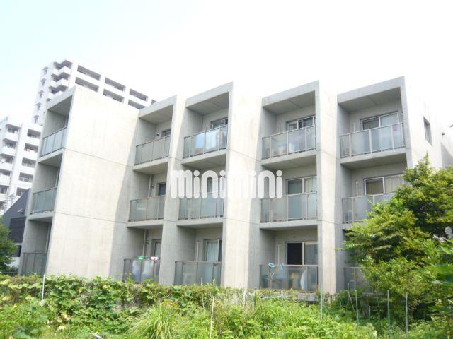 建物外観　コンクリート打ちっぱなしがオシャレ感を演出してますね。