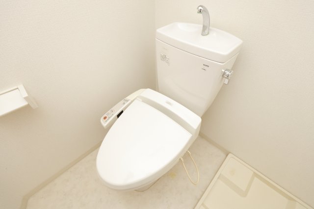 ＪＲ総武線 新小岩駅 徒歩6分 14階建 築19年のトイレ写真