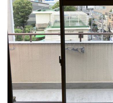 バルコニー　開放的で明るい空間を演出してくれるバルコニーです