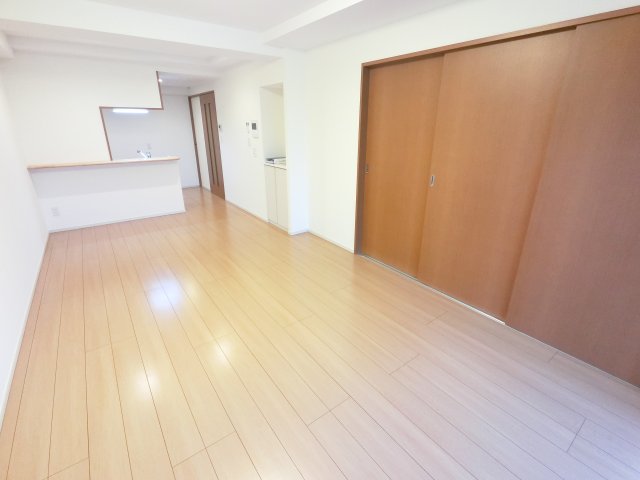 ＪＲ総武本線 都賀駅 徒歩3分 4階建 築12年の居間写真