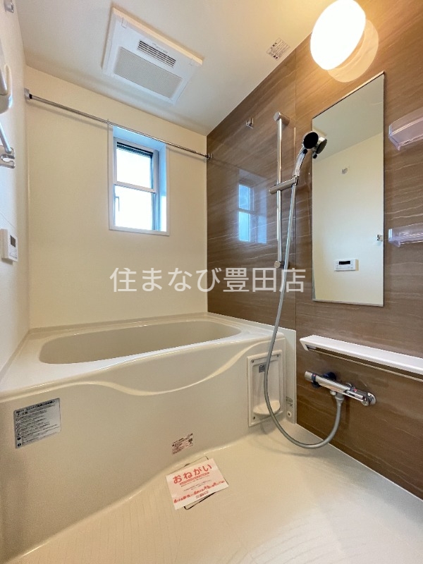 ＪＲ東海道本線 刈谷駅 バス乗車時間：27分 最寄りバス停で下車 徒歩1分 2階建 築2年の風呂写真