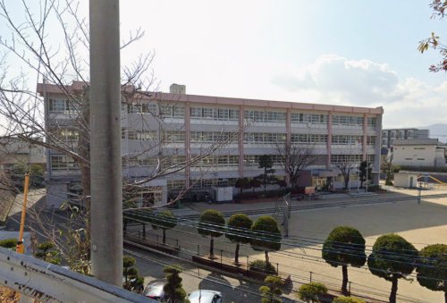 小学校　福岡市立筑紫丘小学校（小学校）まで831m