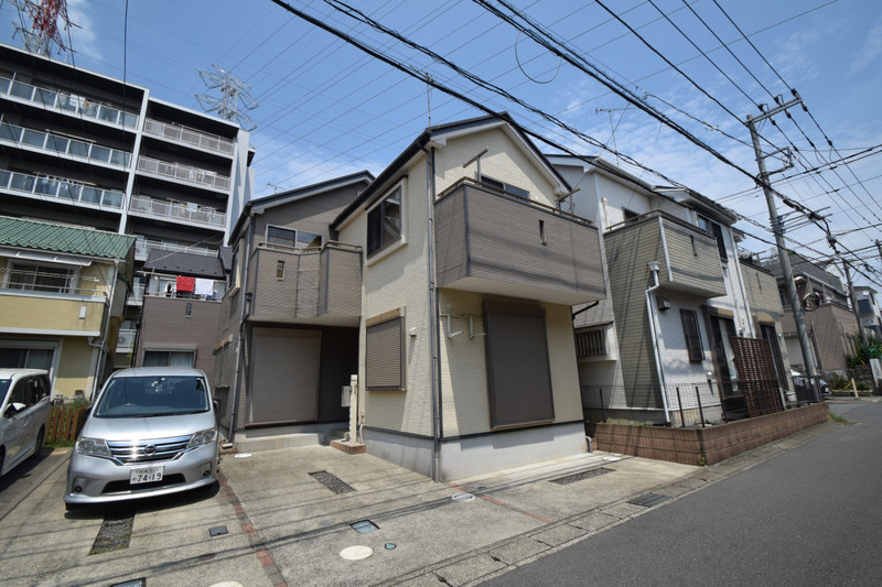 建物外観　２００６年築の４ＬＤＫ貸家！