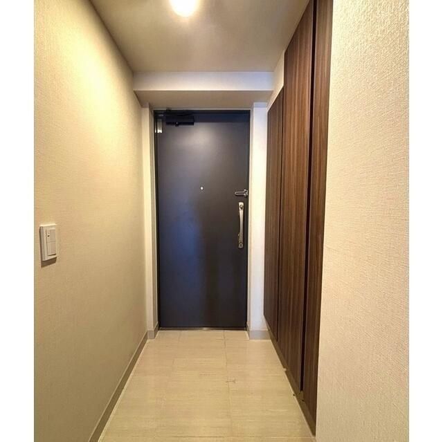 玄関　※他号室写真使用（反転）