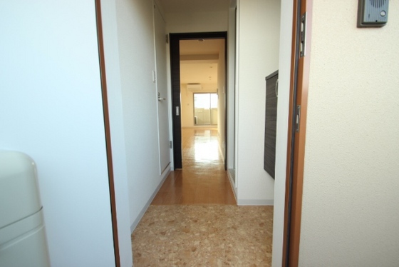 玄関　※別部屋の写真です
