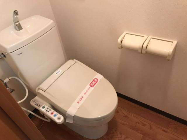トイレ　温水洗浄便座つき！
