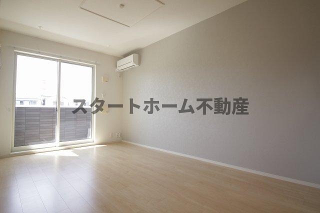 居室・リビング　こちらの居間で趣味の時間をお楽しみください