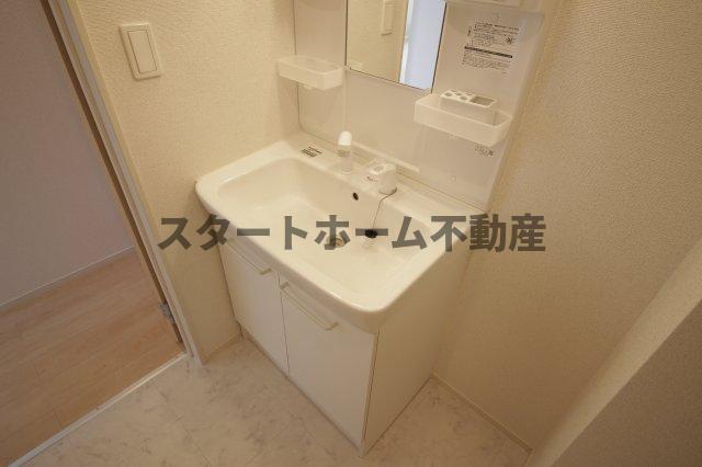 洗面設備　スペースが確保できる洗面所です