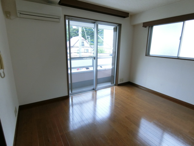 居室・リビング　陽当たりの良い角部屋です！