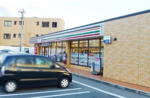 コンビニ　セブンイレブン（コンビニ）まで850m