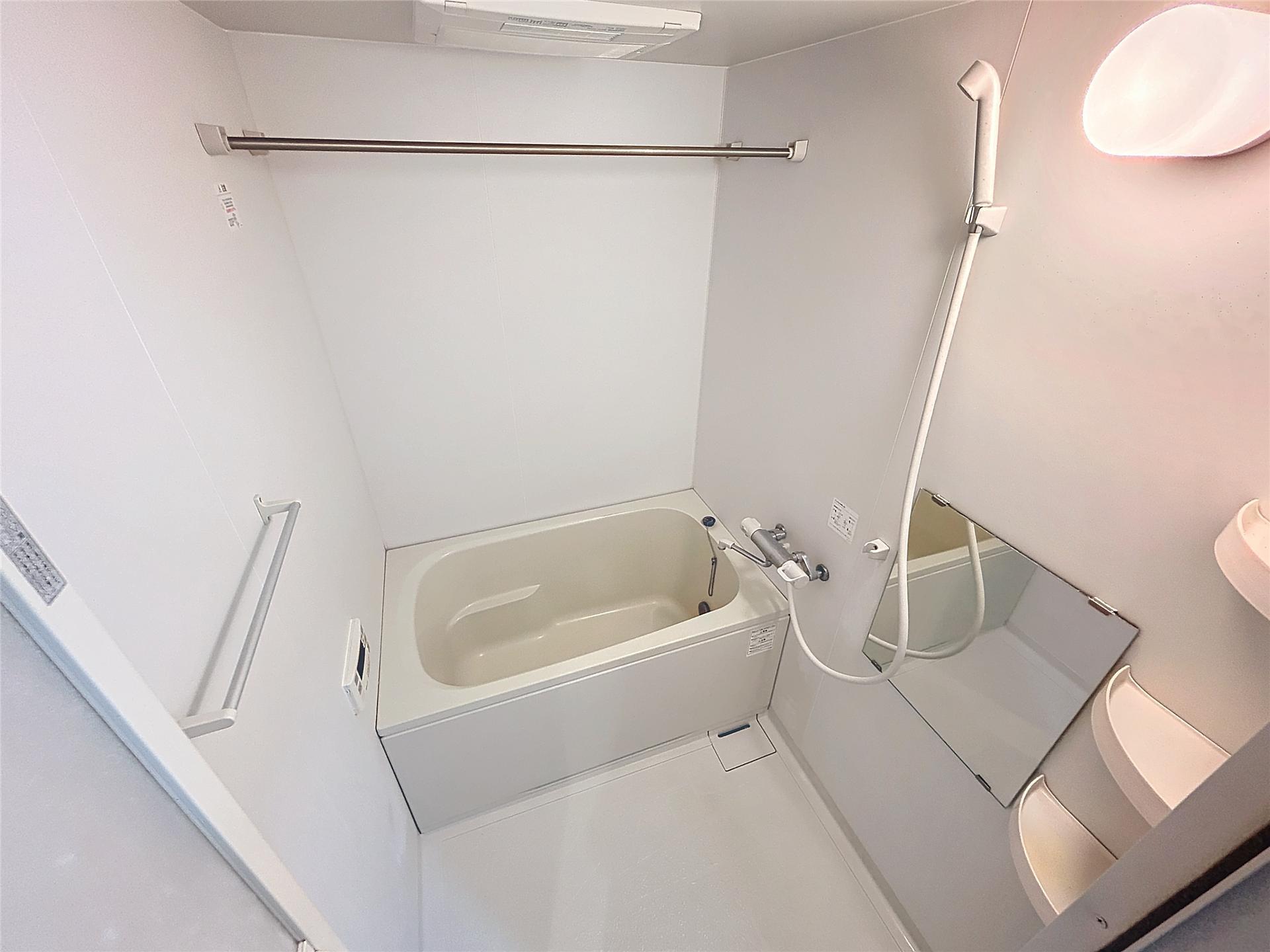 バス・シャワールーム　ほかのお部屋の写真を使用しております。