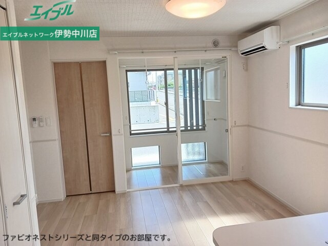 居室・リビング　同型参考写真です