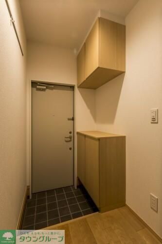 玄関　同物件別部屋写真