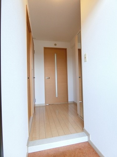 玄関　※同物件別号室参考写真です。現状優先になります。
