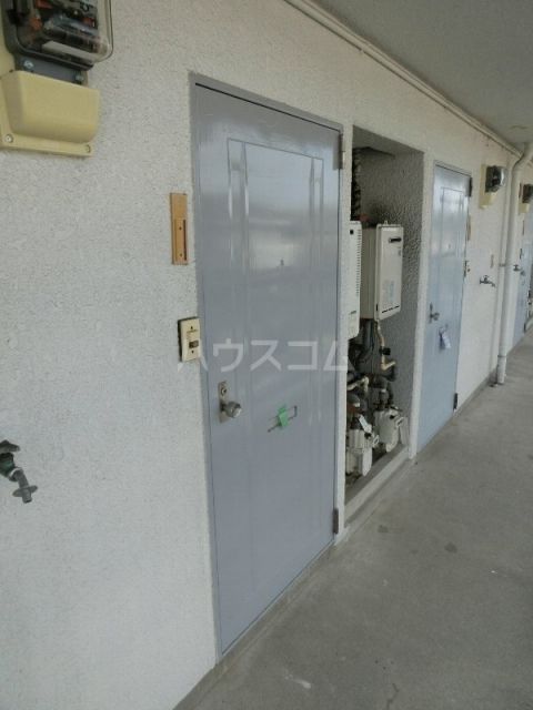 【名古屋市名東区大針のマンションの玄関】