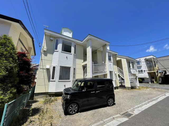 函館市中道のアパートの建物外観